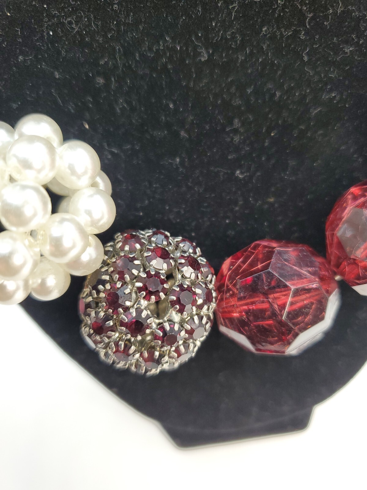 CATO 1946 Faux Pearl Red Gold Black Rhinestones Beaded Statement Necklace 23.5″