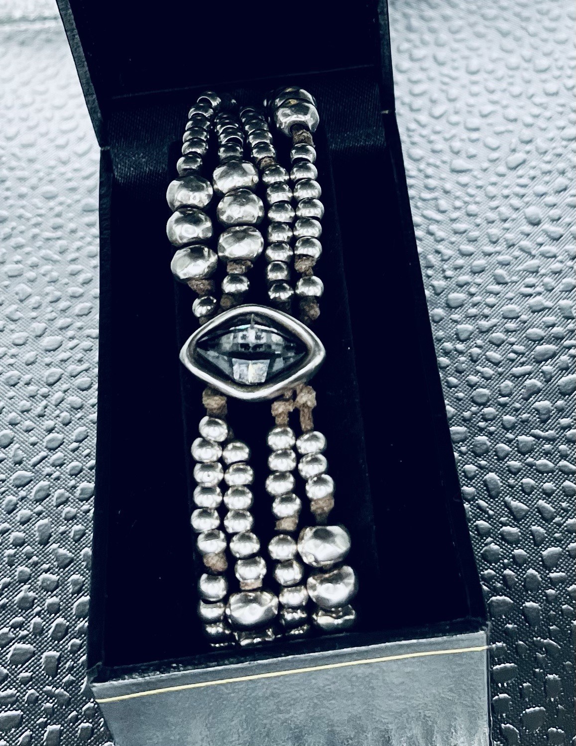 Uno de 50 RARE Bracelet 4 Strands of Silver Beads Centered With Blue Crystal 7″