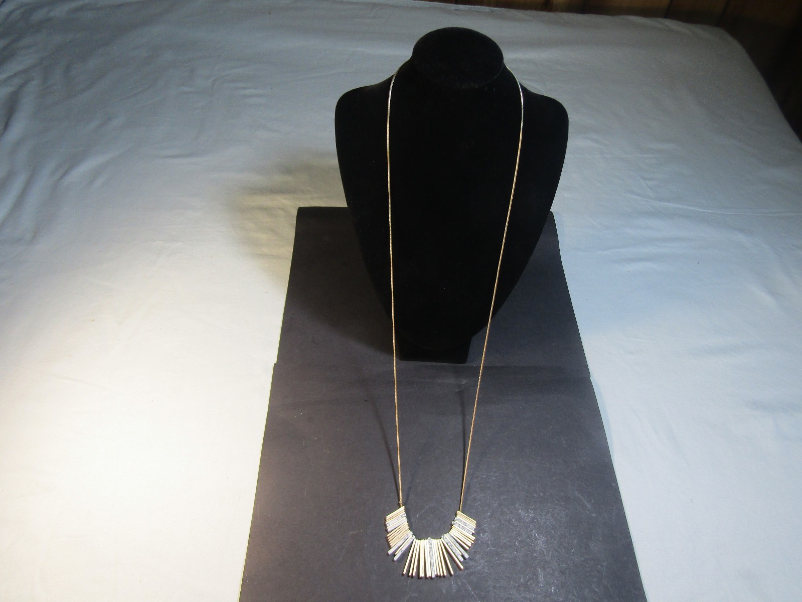 Necklace 34″ With Metal & Plastic Pieces lot sg3