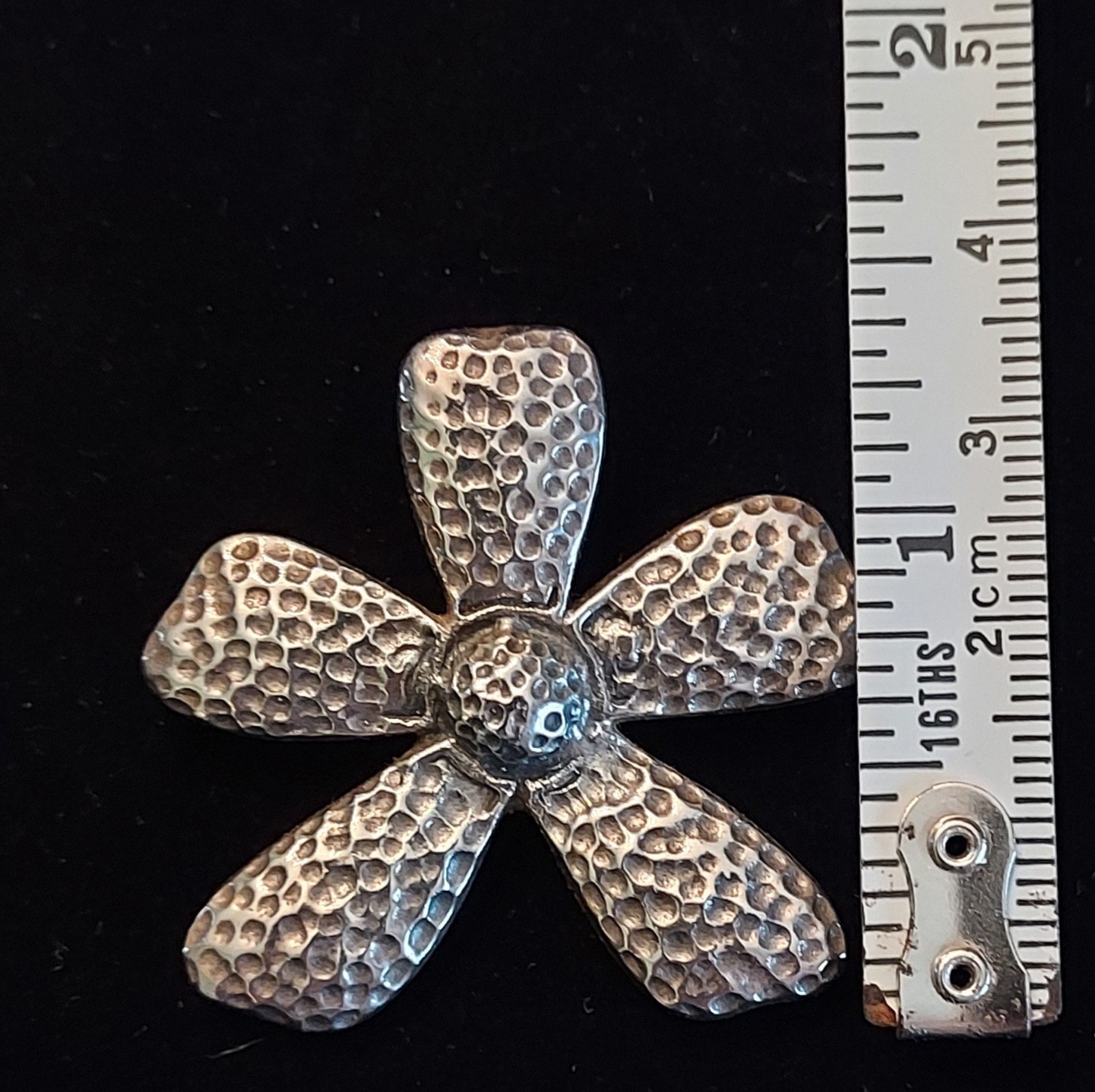 Silpada .925 Silver Daisy Flower Pendant 8grams 1 3/8″D Thailand Sterling Boho