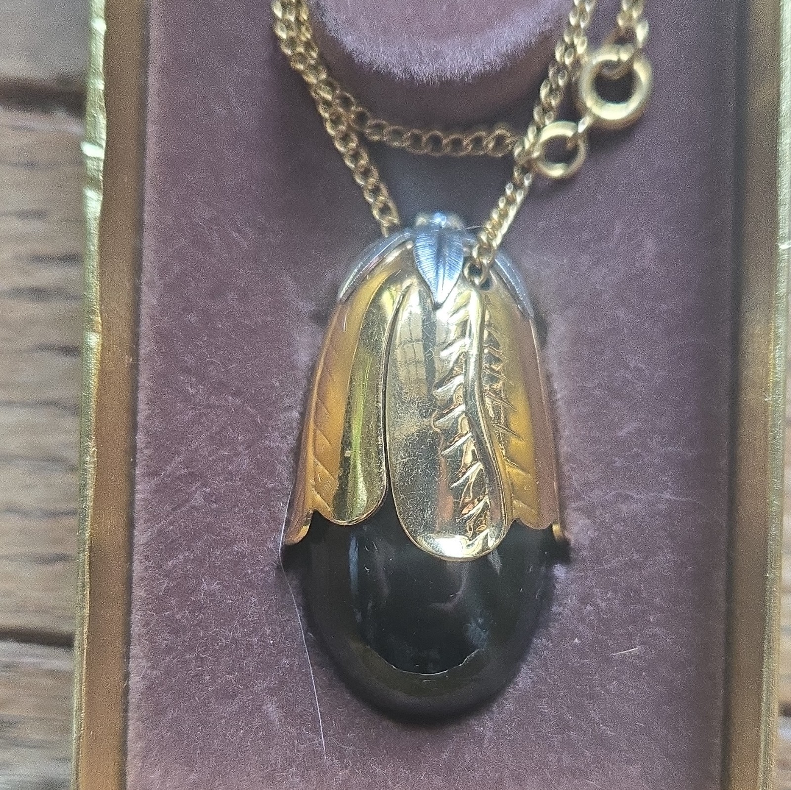Avon Signed Gold Tone Cable Chain Necklace Perfume Oval Pendant Egg Plant