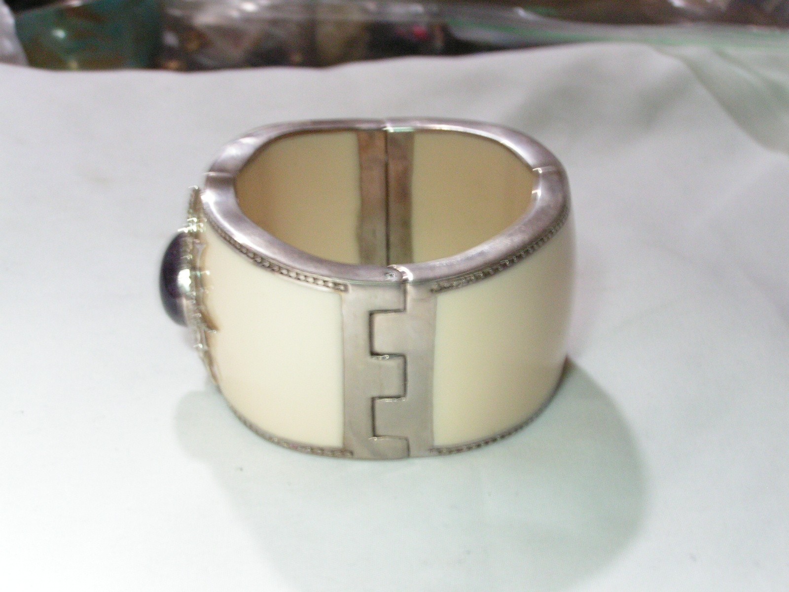 …Silver Tone, Tan Lucite, Mixed Colors Glass Hinged Bangle Bracelet…Must see