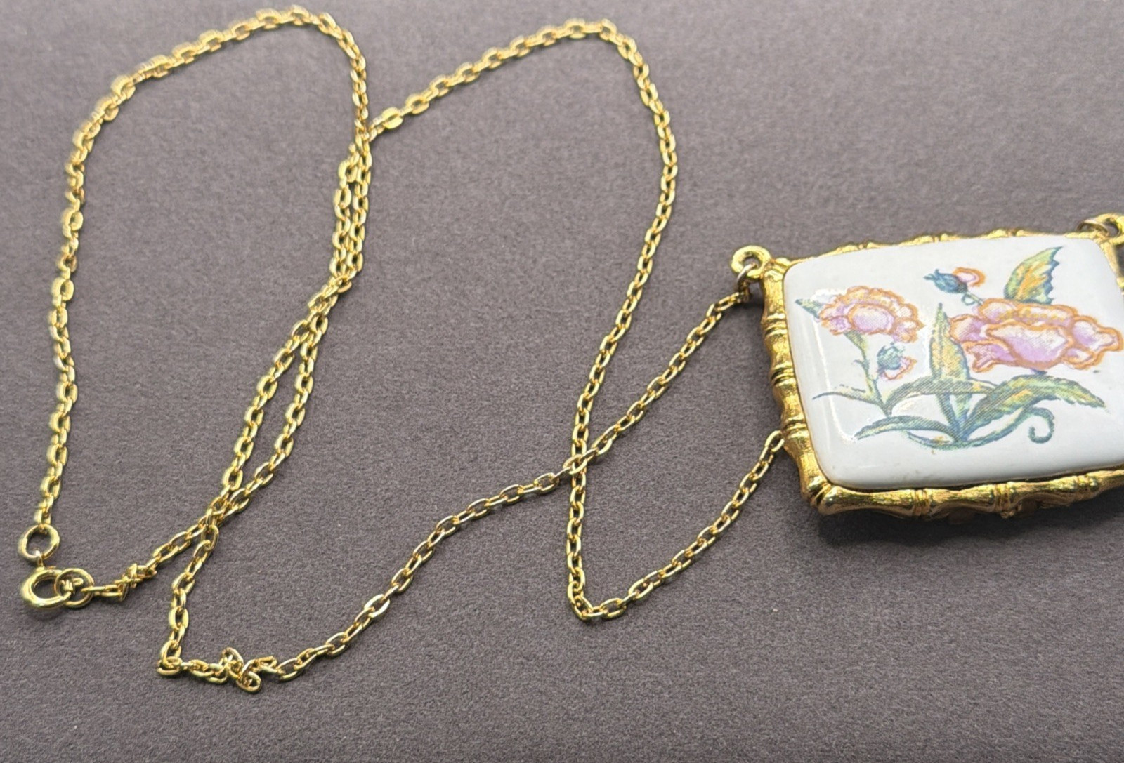 VTG Max Factor Elegant Gold Tone Ceramic Solid Perfume Container Floral Pendant