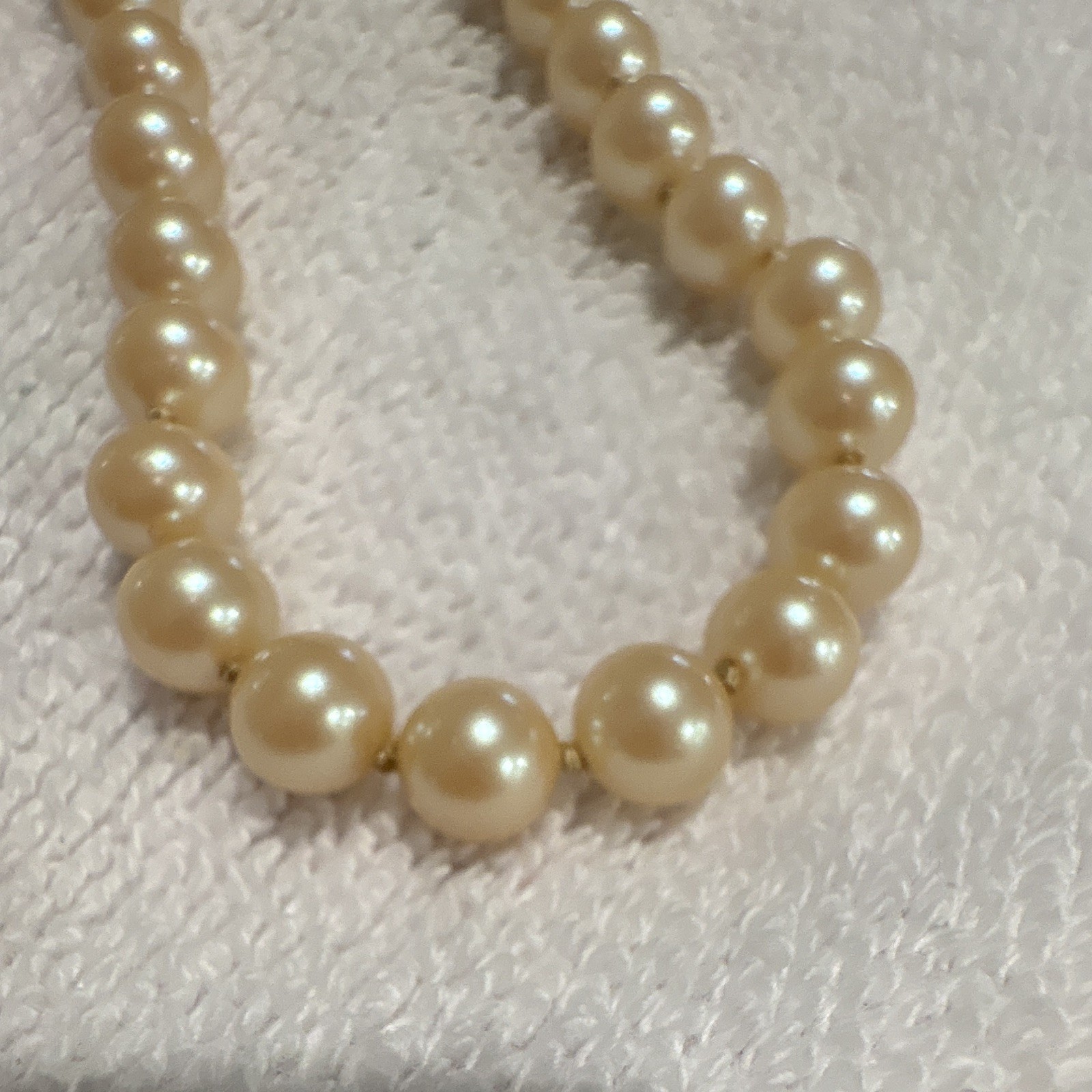 Cream Simulated Pearl Beaded Strand Necklace Gold Tone Black Clasp vintage ￼