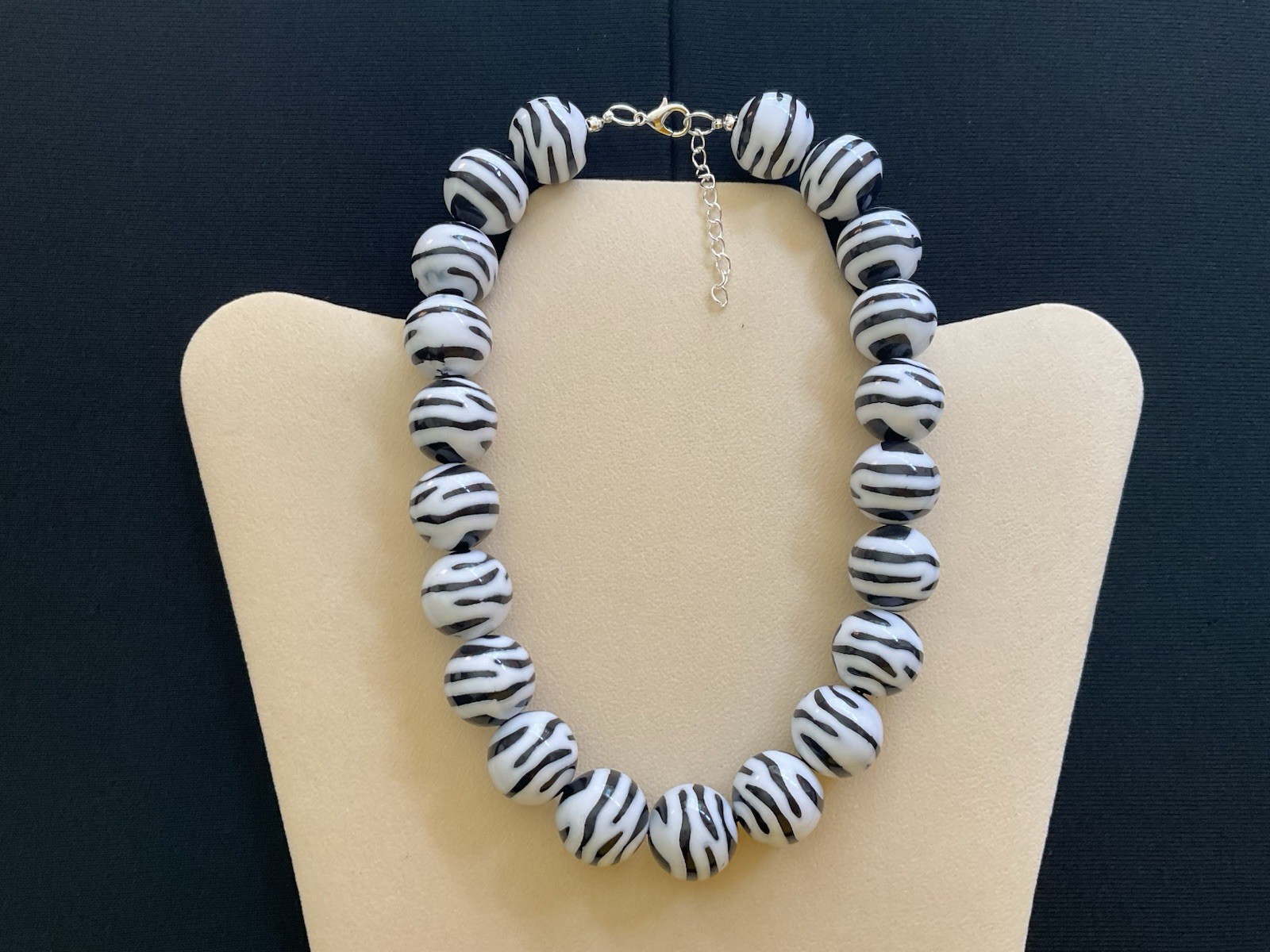 Chunky Black/white Zebra Print Beads Adjustable Necklace