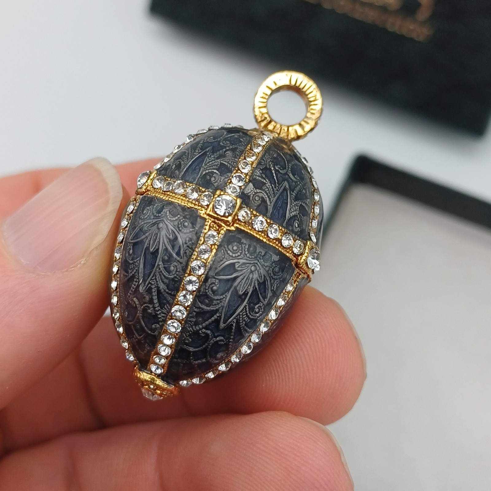 Metropolitan Museum of Art Faberge Jewelled Trellis Egg Enamel Pendant R.R.P £95