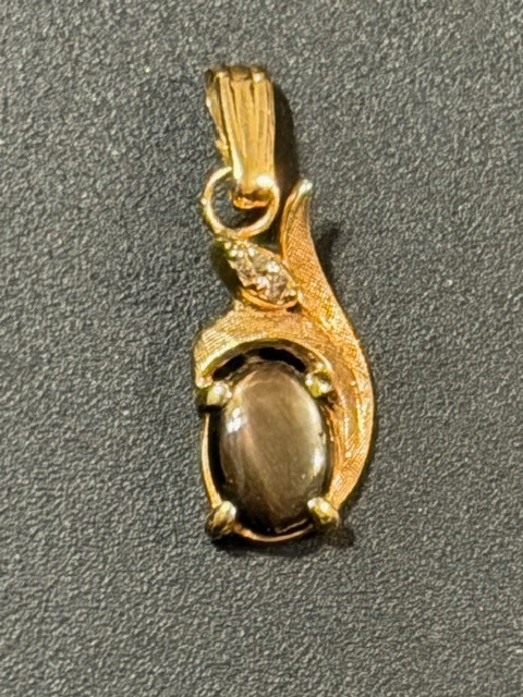 Vintage 14k Yellow Gold Star Saphire & Diamond Pendant 1.4 Grams