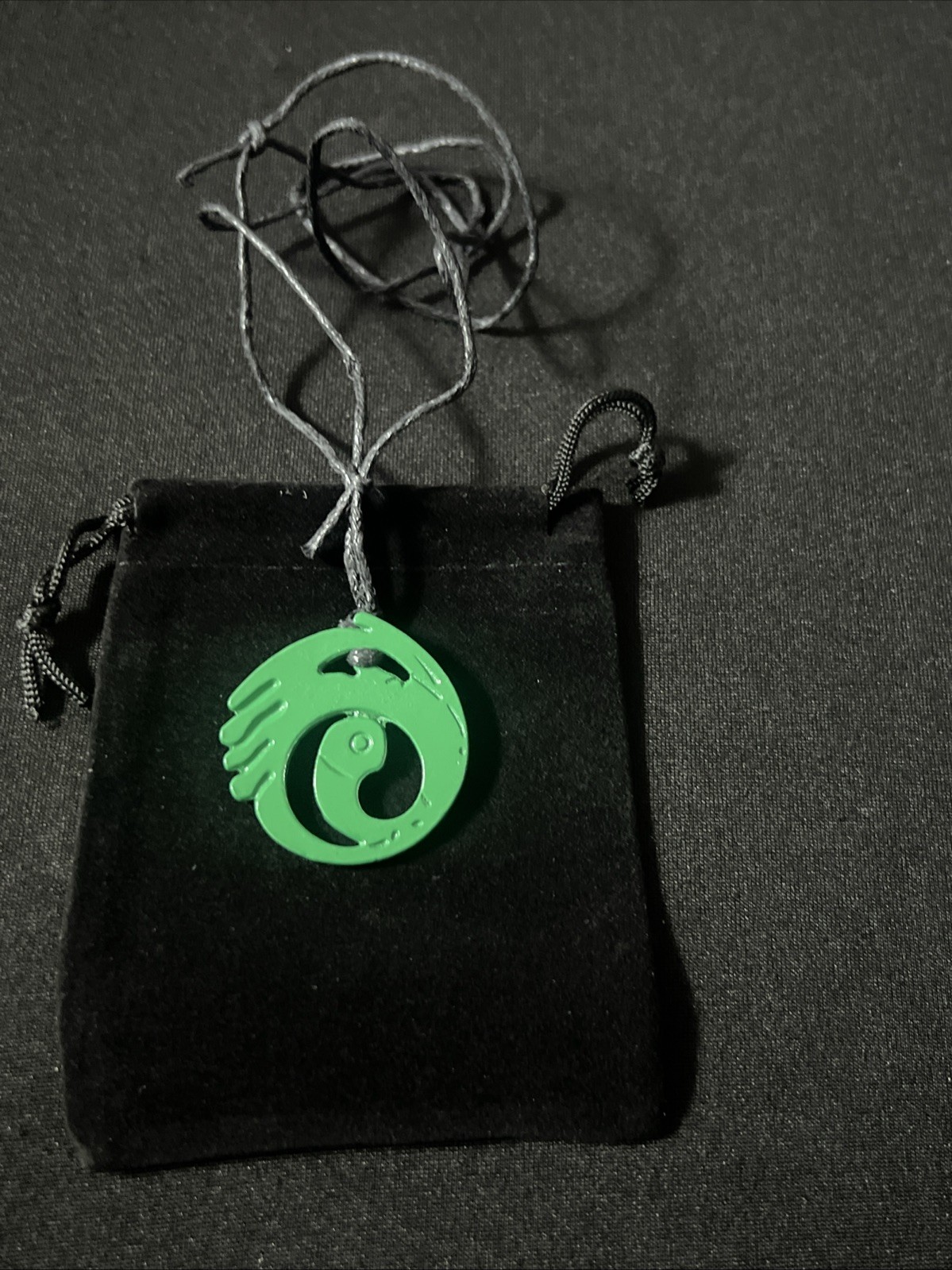 Tomb Raider Green Necklace Pendant Gaming Film + Bonus Pouch Rare Cosplay