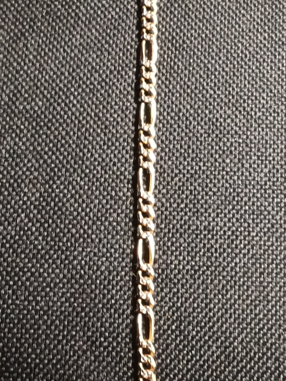 Gold Tone Metal Figaro Chain Necklace, No Main/Secondary Stone, 0 Gemstones