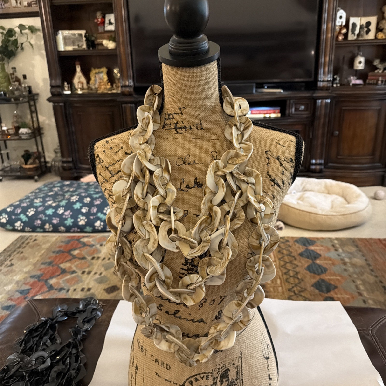 Signed Sassy Jones Retired Luxe Chain Resin Link Runway Necklace Beautiful