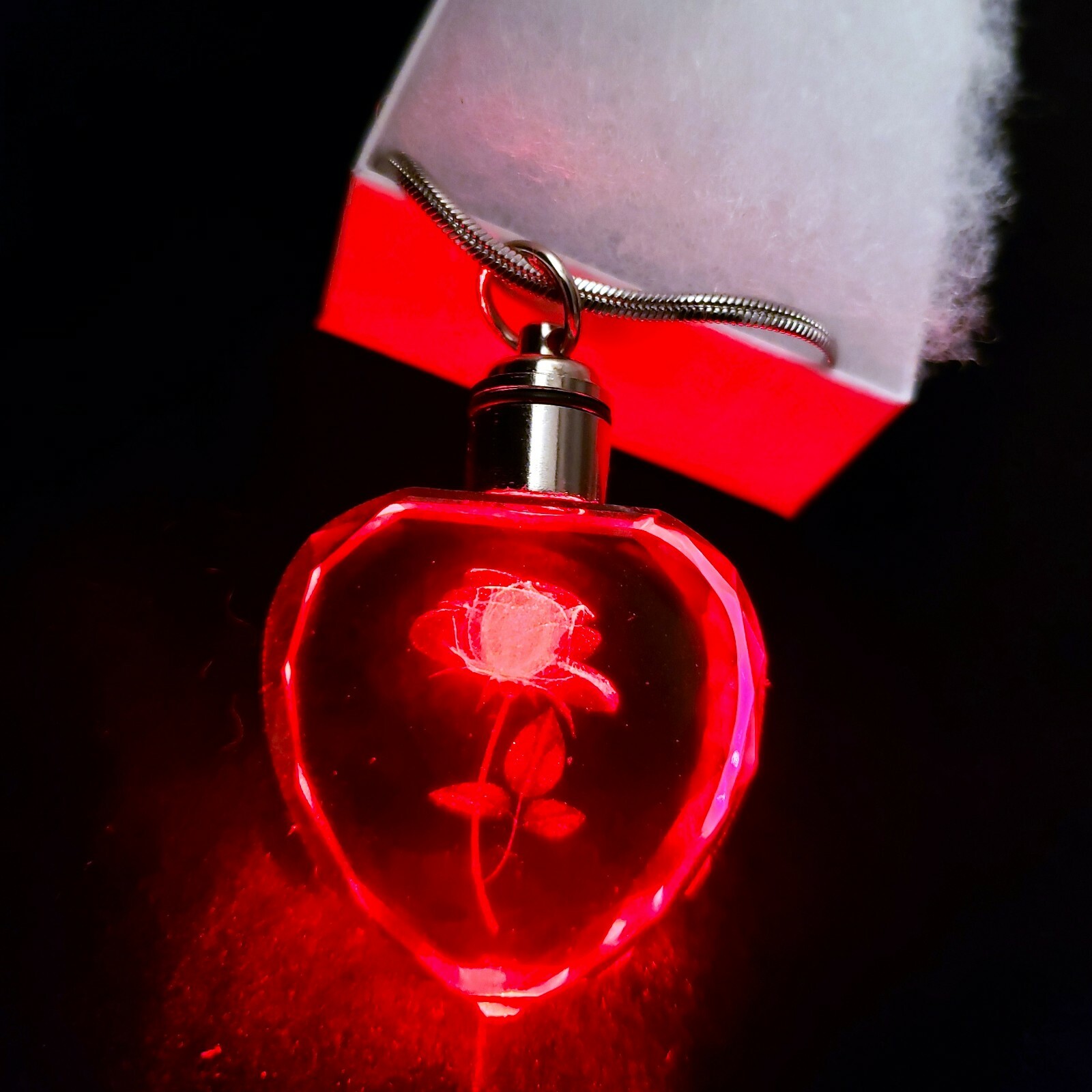 Anniversary Gift/Birthday Gift Necklace LED Lights Up Beautiful Red Rose Heart