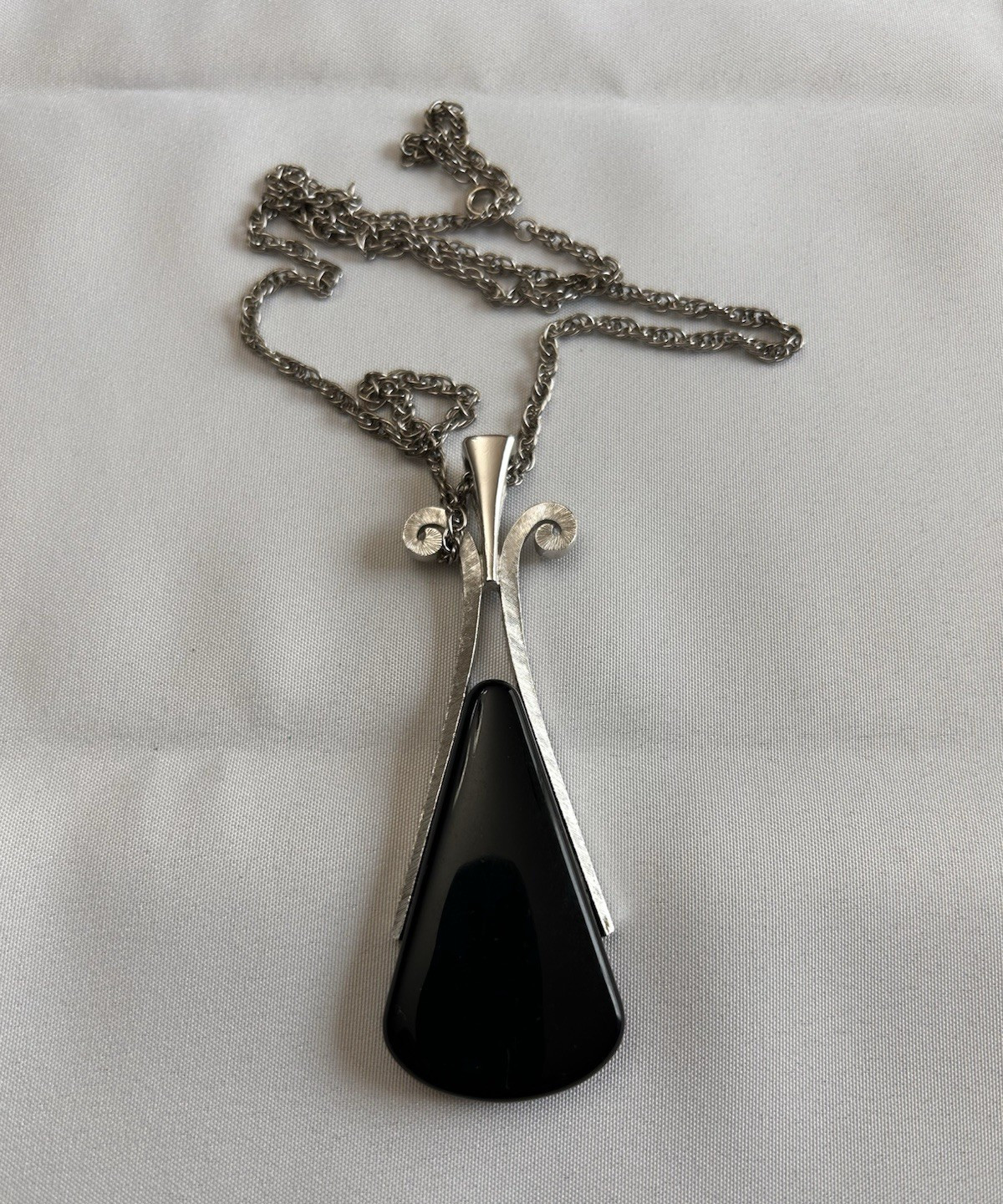 Avon Silver Tone Rope Chain Necklace w/ Black Onyx Teardrop Charm Pendant