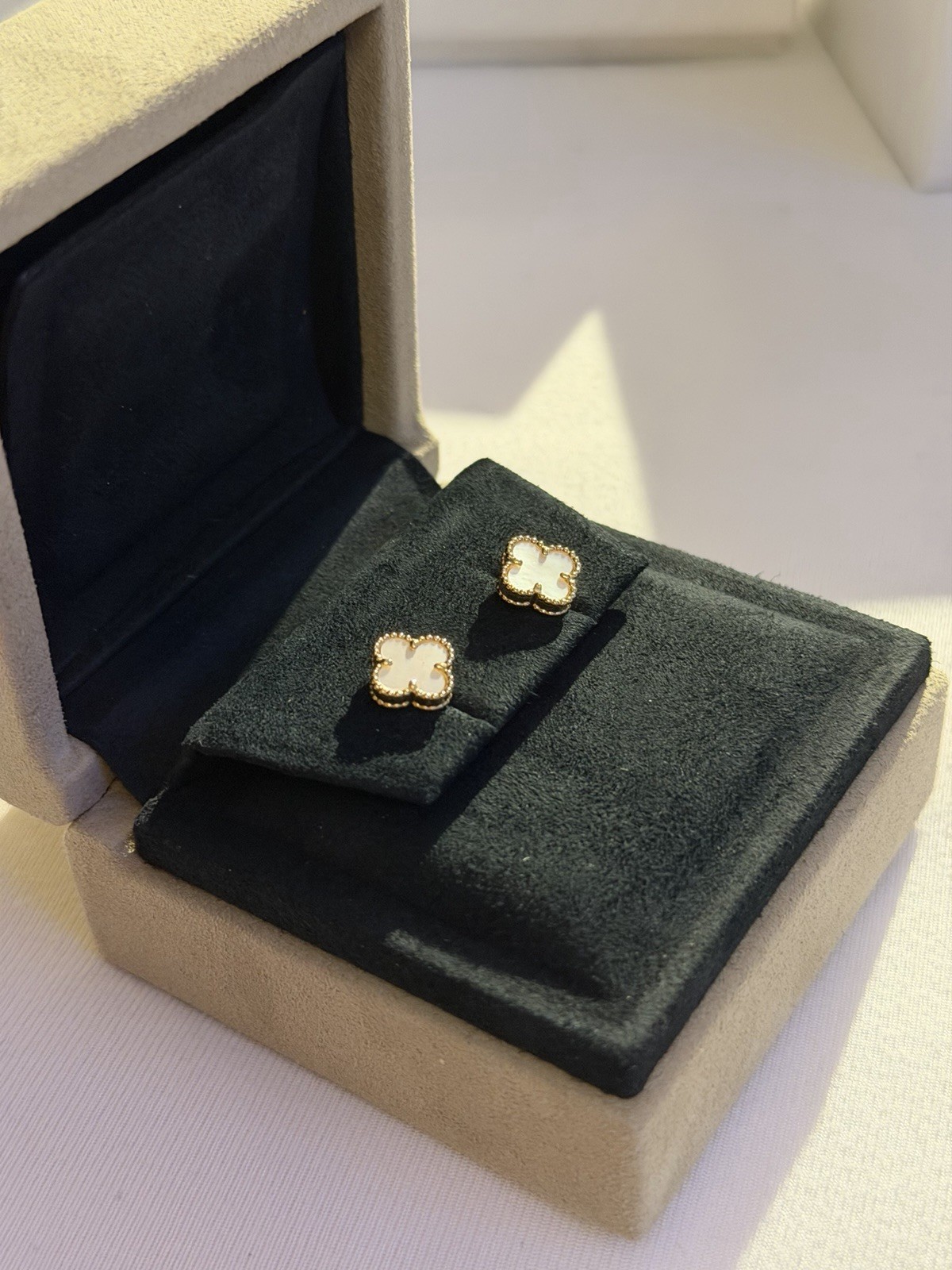 NEW Van Cleef Gold & White Clover Stud Earrings