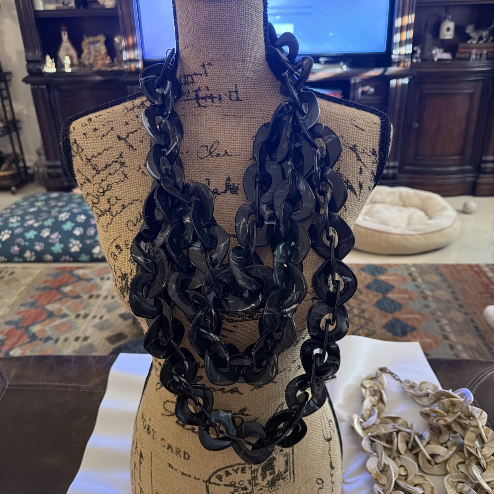 Signed Sassy Jones Retired Luxe Chain Resin Link Runway Necklace Beautiful