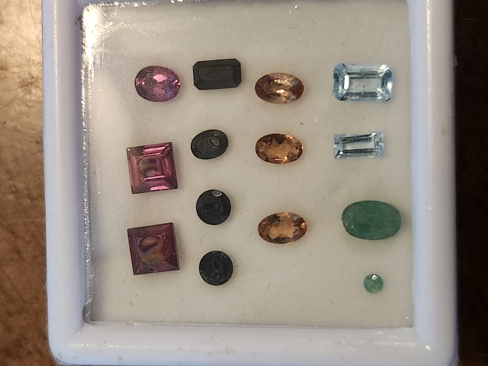 MULTI GEM STONE MIX IN PROTECTIVE CASE