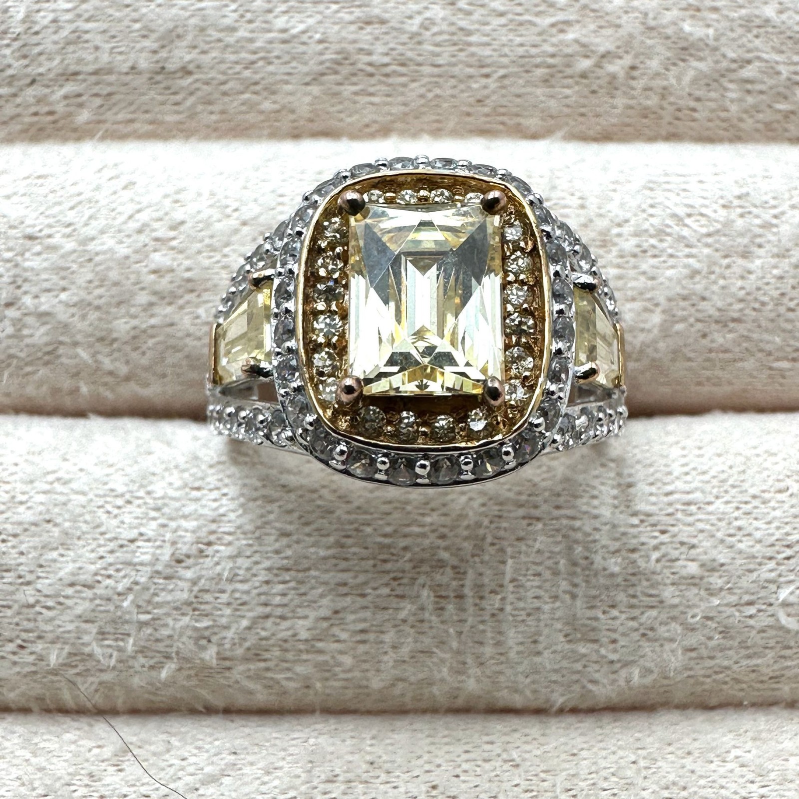 Tycoon Bella Luce Simulated Canary Cubic Zirconia Sterling Silver Ring Size 7