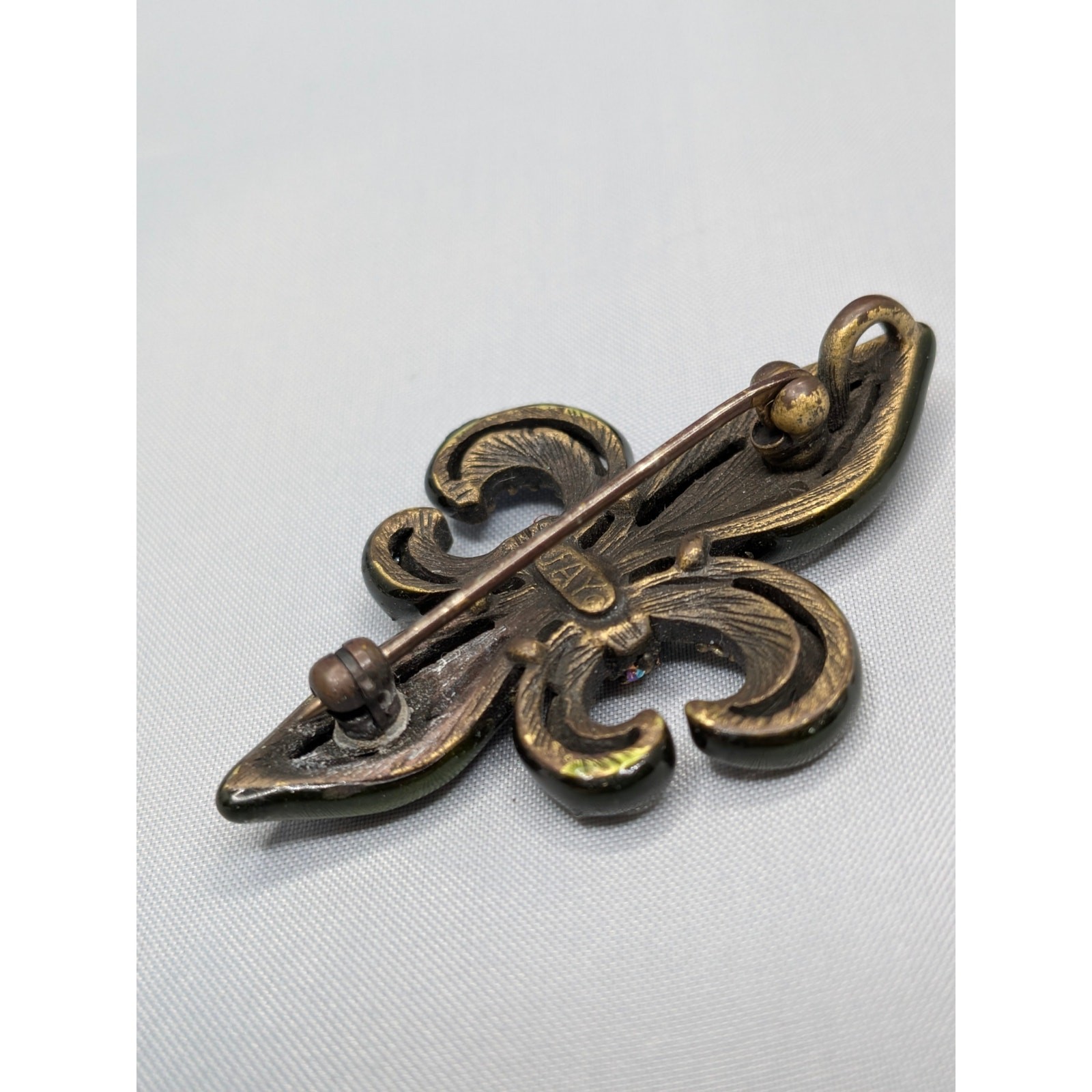 JAY STRONGWATER FLEUR-DE-LIS SWAROVSKI CRYSTAL RAINBOW PIN BROOCH
