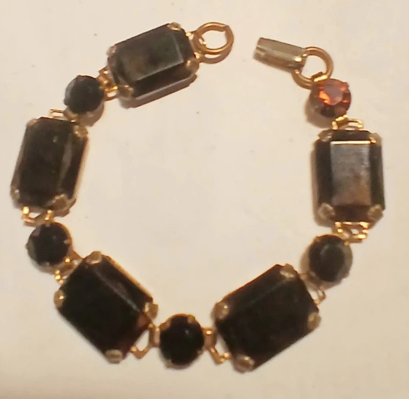 Vintage quality gold tone w/ black/copper toned glass stones & auburn rhinestone