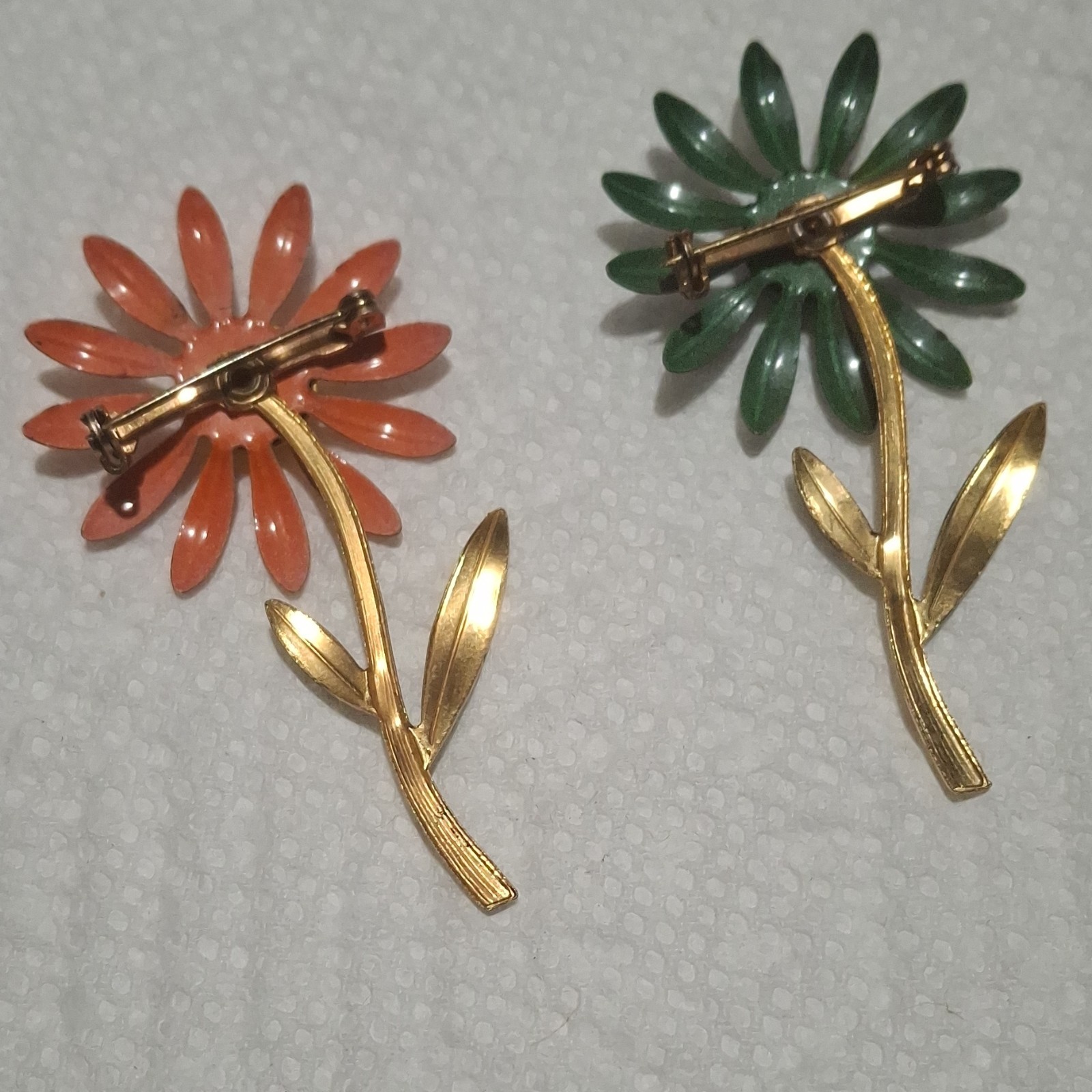 VTG Set of 2 Gold Tone Enamel Flower Brooch Green Orange Blue Yellow AP-1
