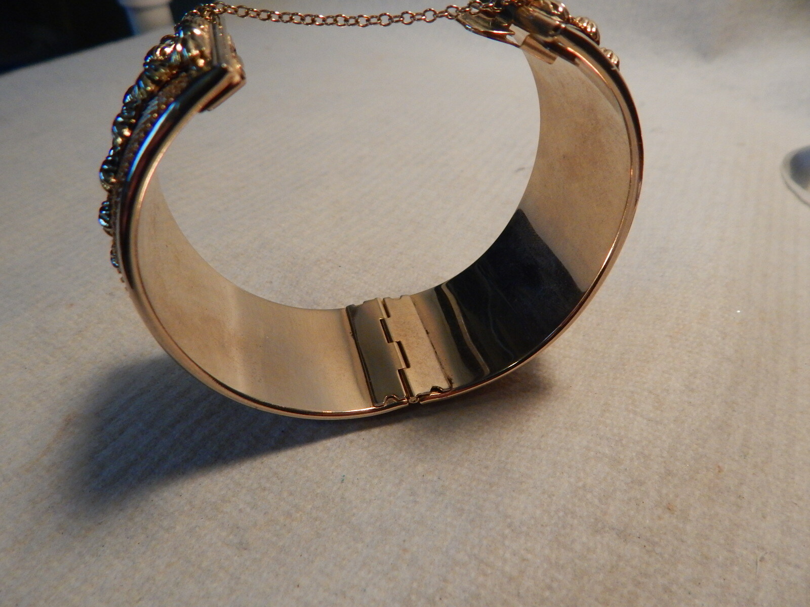 VTG 1950S 60S GOLD TONE CUFF BRACELET 11/4 WIDE MESH BASE RAISED DESIGN NO MARK