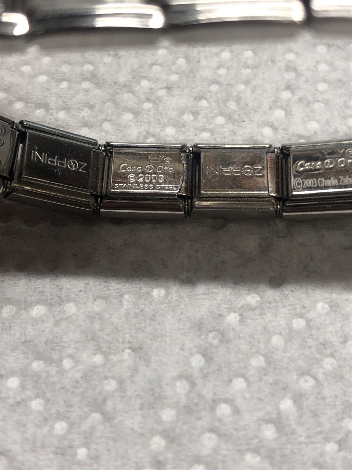 2003- CASA D’ORO ITALIAN STAINLESS STEEL 17 CHARM LINKS STRETCH BRACELET