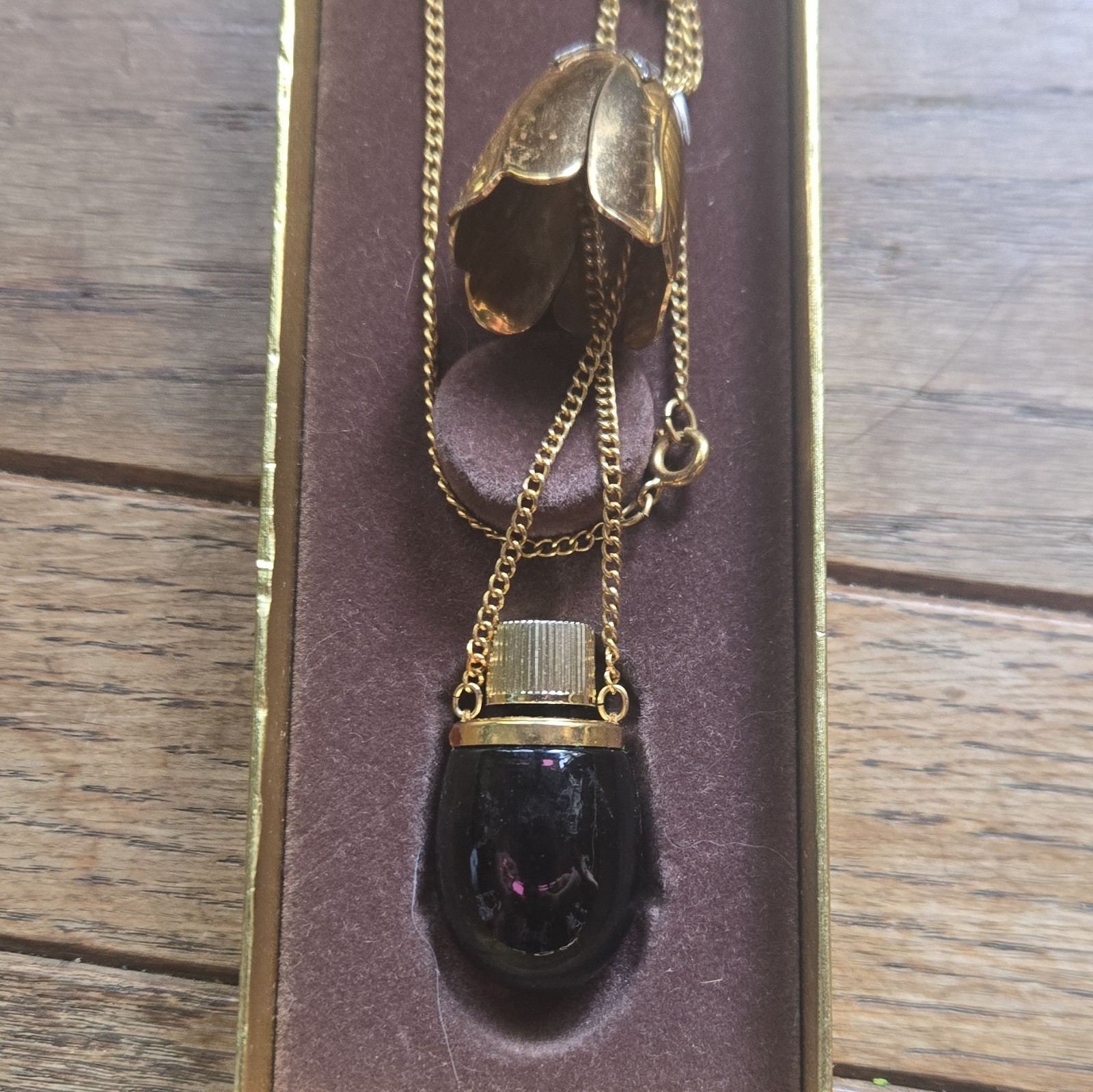 Avon Signed Gold Tone Cable Chain Necklace Perfume Oval Pendant Egg Plant