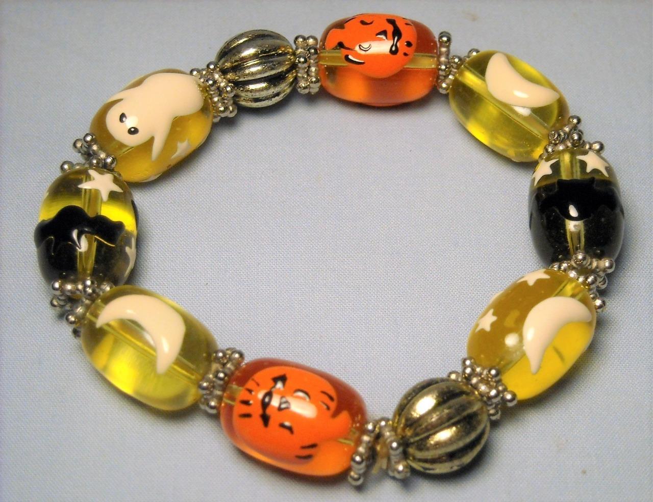 Glass Halloween Beads Bracelet Stretch – Pumpkin – Ghost – Bat – Moon – Stars