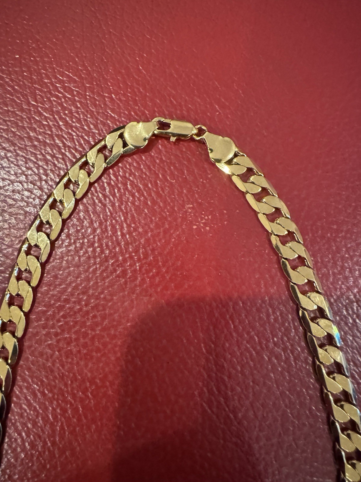 This durable gold-plated chain with smooth edges 17 inches long and 8 mm wide