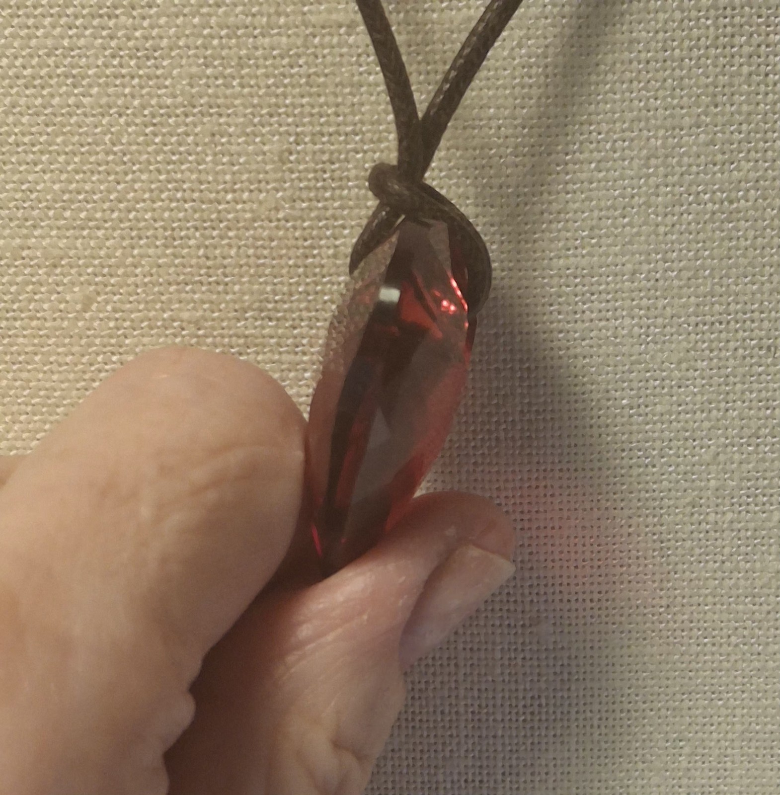Pre-owned No Brand Faceted Red Heart Pendant Necklace..