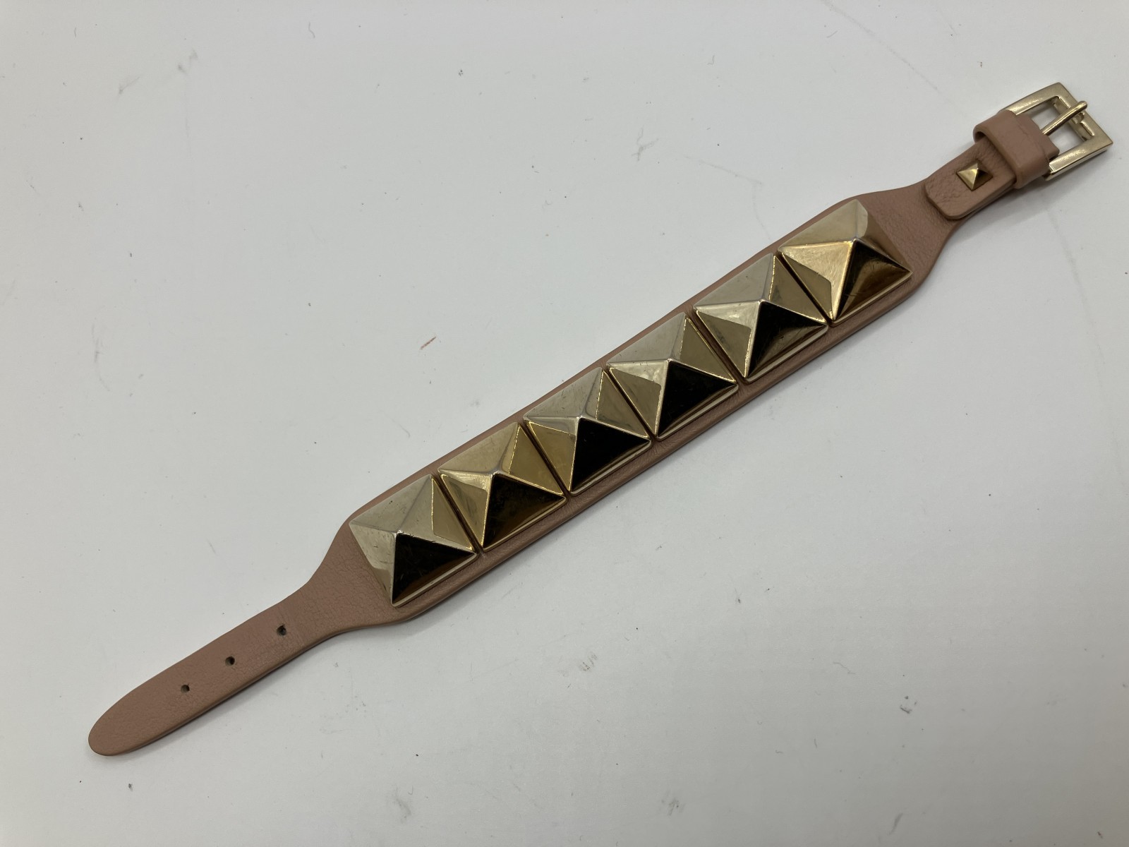 Valentino Garavani Leather Stud Bracelet Gold Nude 21.6cm 17.5-19.5cm