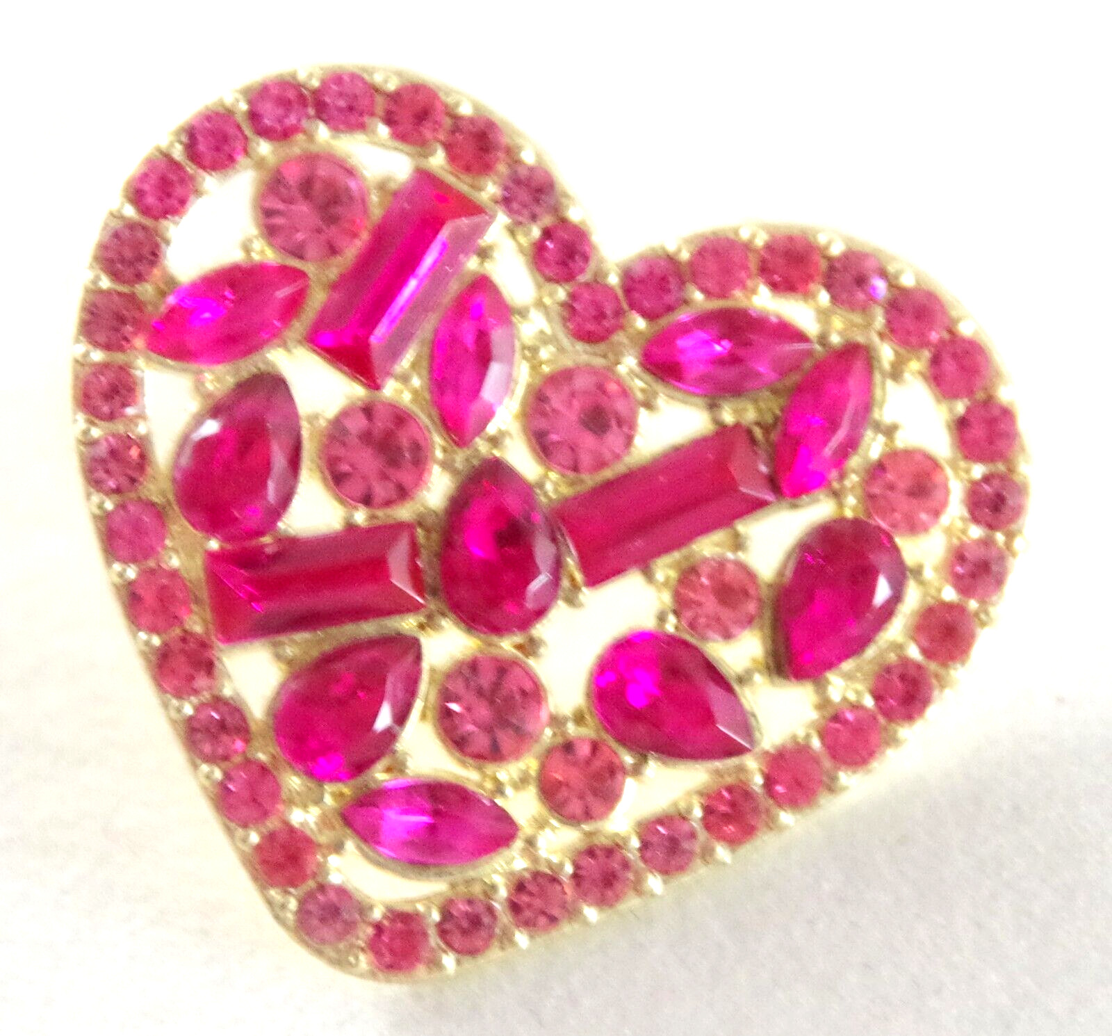 1.25″ BETSEY JOHNSON PRETTY-IN-PINKS CRYSTAL RHINESTONE VALENTINE HEART EARRINGS