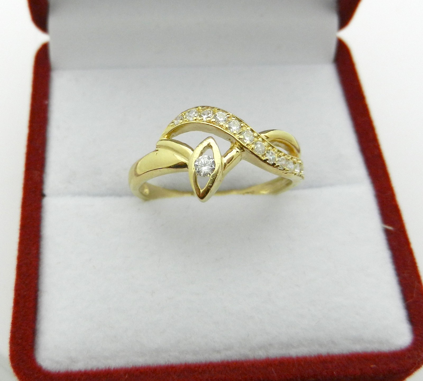 Wave-Styled Designer Cubic Zirconia Ring, 14k Gold, 2.4 gr, size 8.25