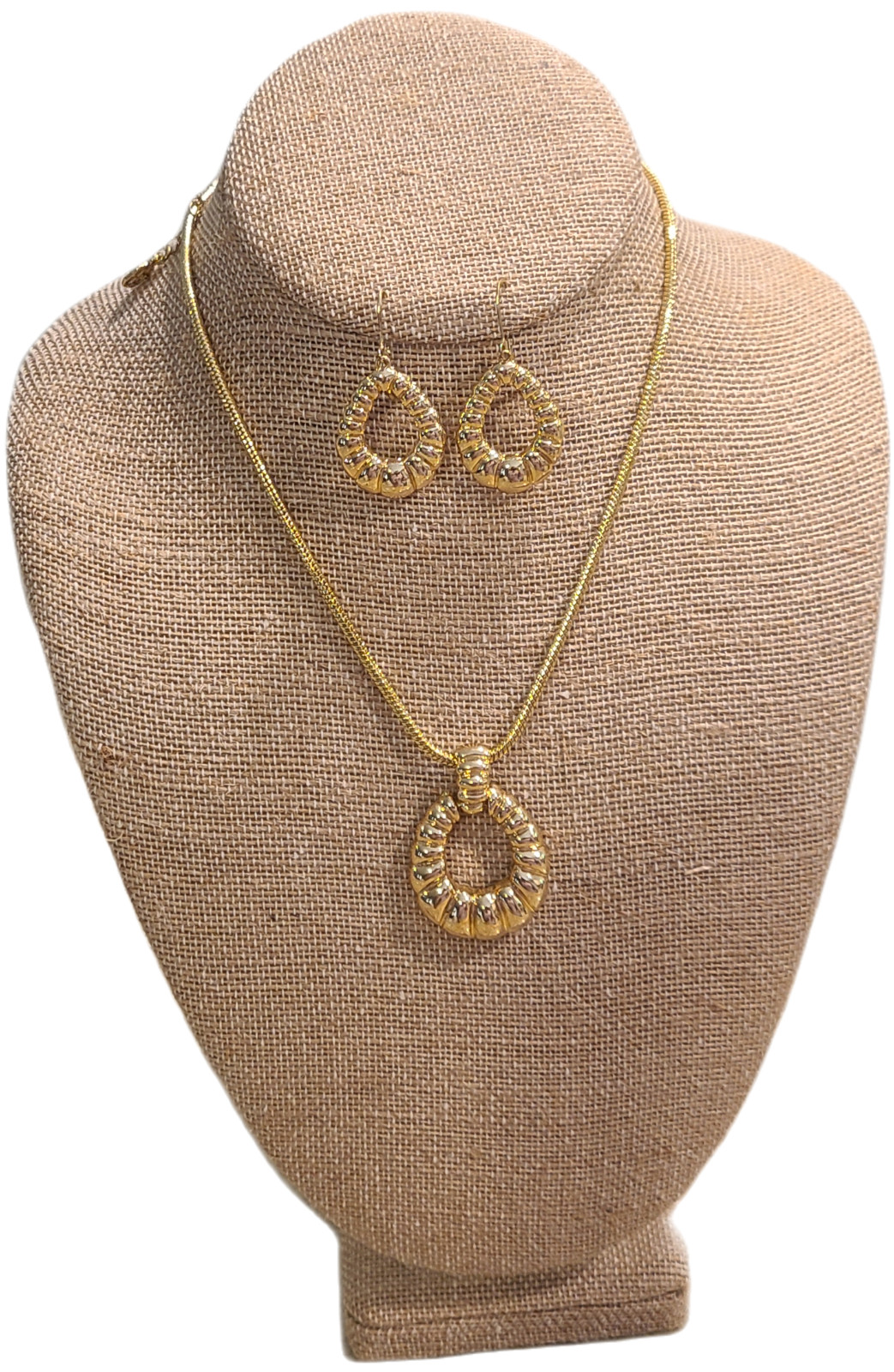 Gold Tone Monet Shell Shrimp Scalloped Necklace & Dangle Earrings Set
