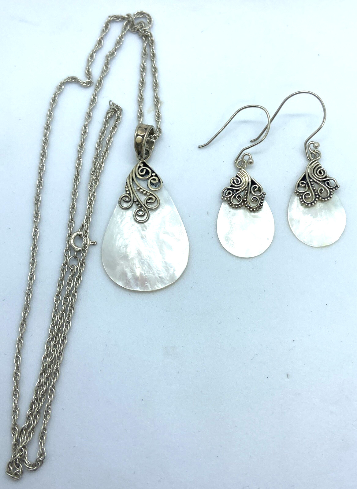 ATI Sterling Silver / 925 Mother of Pearl Drop Pendant Necklace ‘& Earrings Set