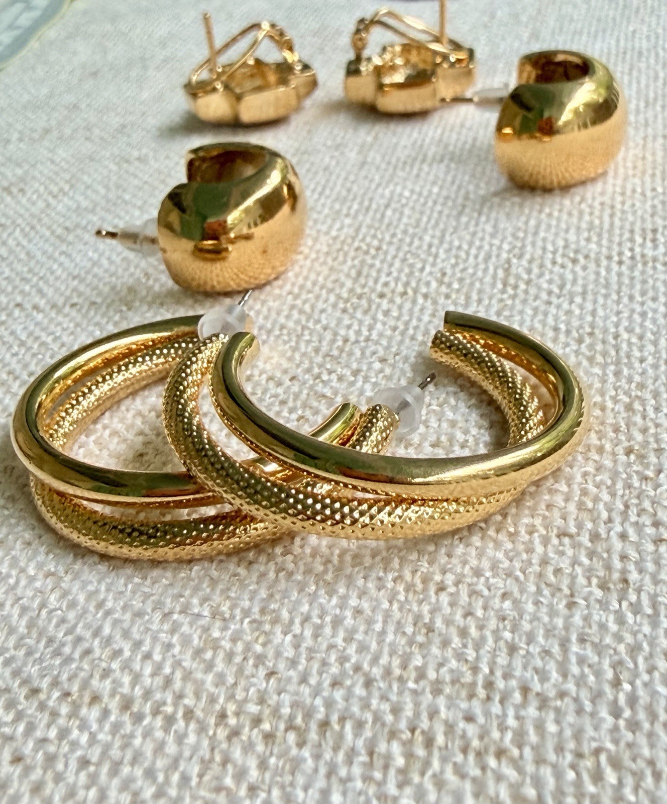 Lot of 4 Pairs Gold Tone Pierced Earrings Hoops Chunky Textured Studs Unsign