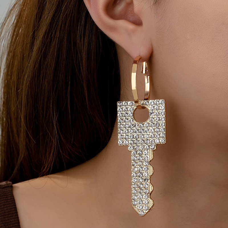 1 Pair of Stylish and Sparkling Synthetic Zircon Key Pendant Earrings