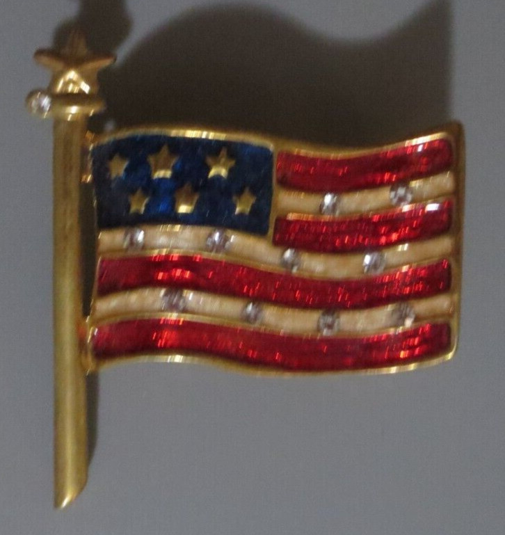 USA FLAG METAL PIN 1 1/2 X 1 3/4 inches