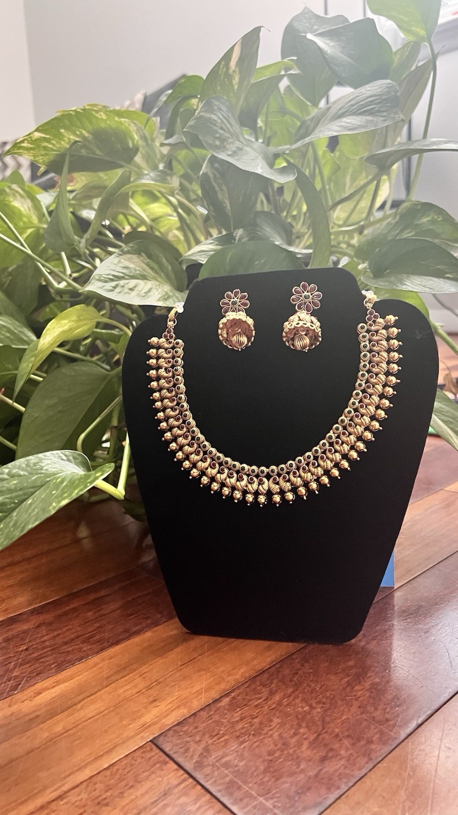 Beautiful Necklace and Earring for Special Occasion. New