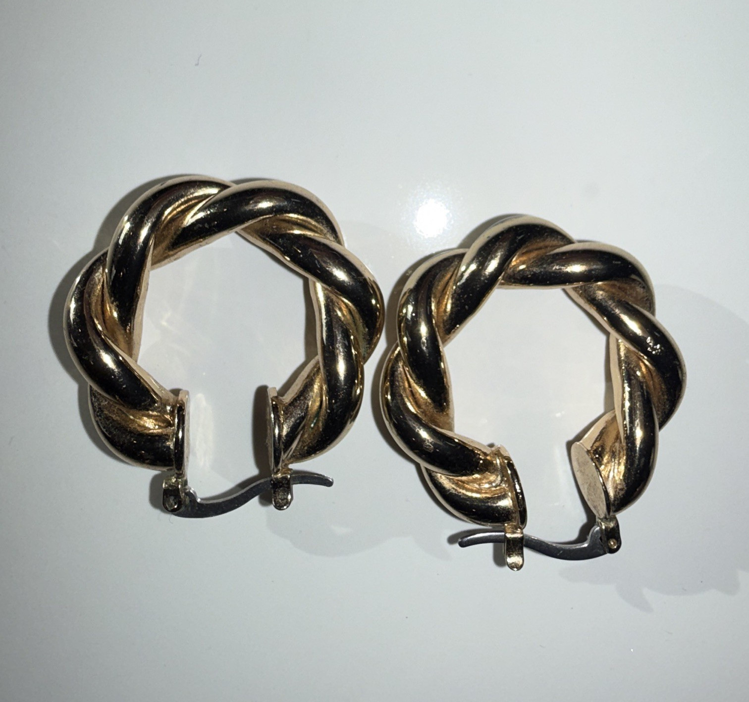 Twist Rope Style Gold Tone Round Hoop Earrings Latch Back, No Stone