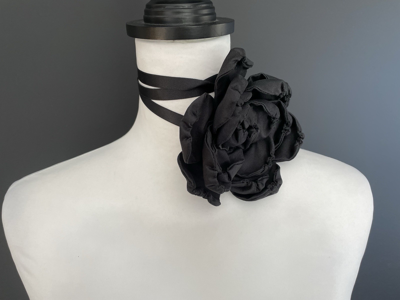 DOLCE&GABBANA F/W 2023 Black Silk Rose Floral Ribbon Choker Necklace