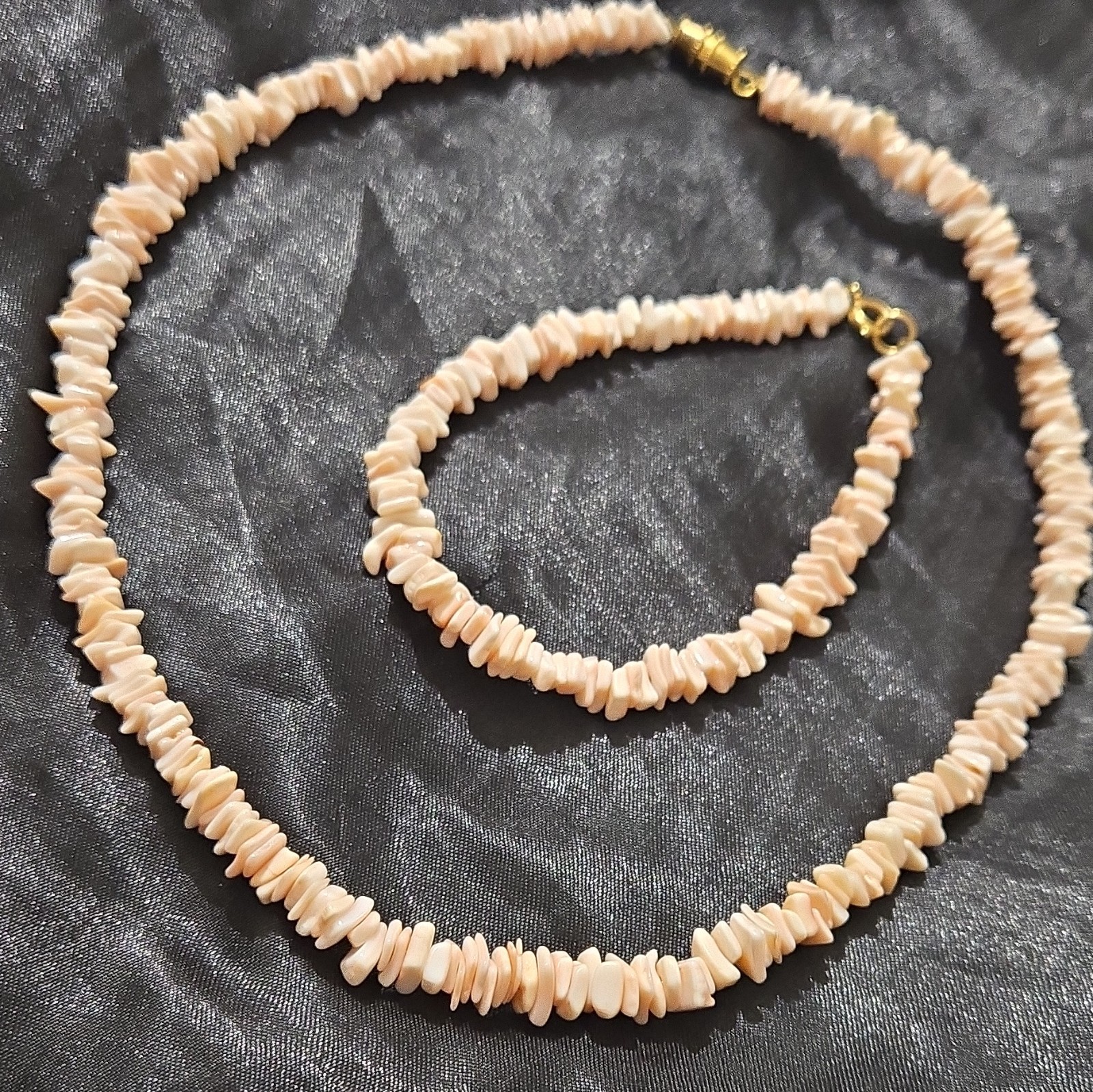 Beige Natural Shell Chip Beaded Necklace Ball/Bead Chain Barrel Clasp