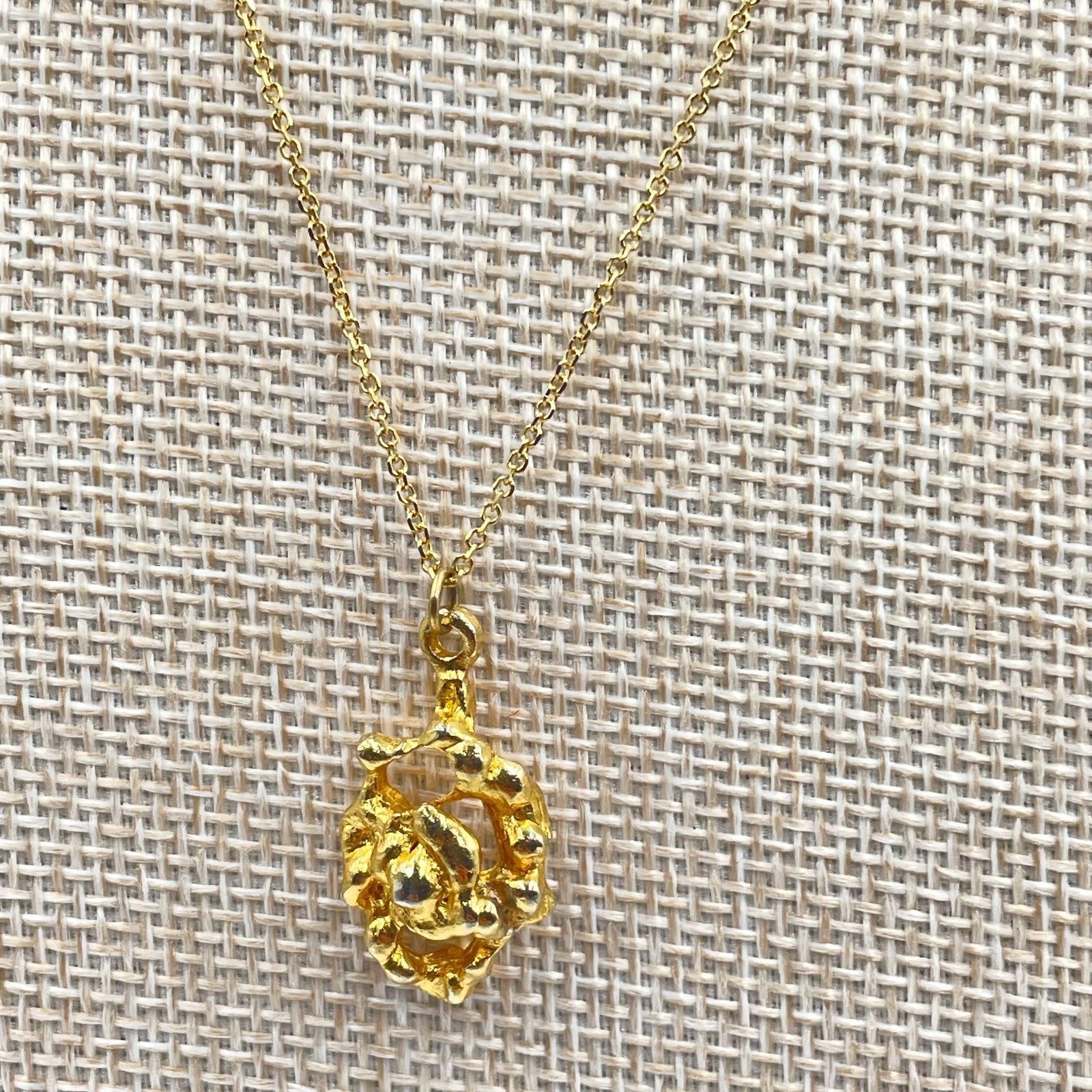 Fashion Gold-Tone Chain Classic Metal Nugget-Shaped Pendant Push Lock Necklace