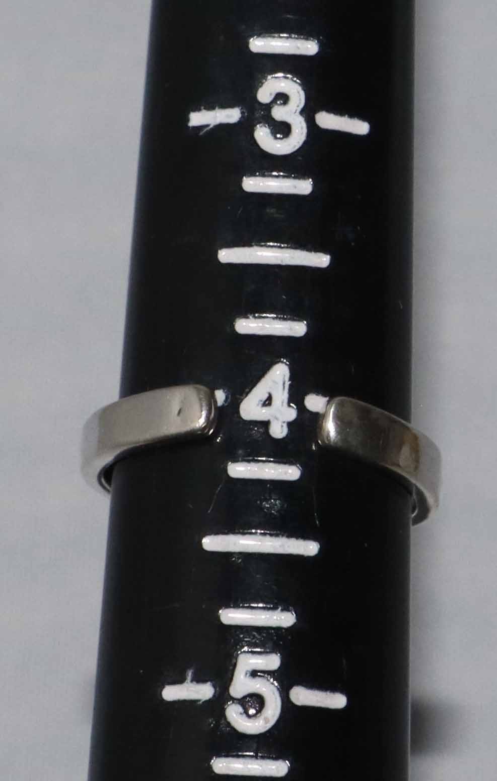 Silpada Sterling Silver Crystal Logo Toe Ring O1283 – size 4 (medium?)