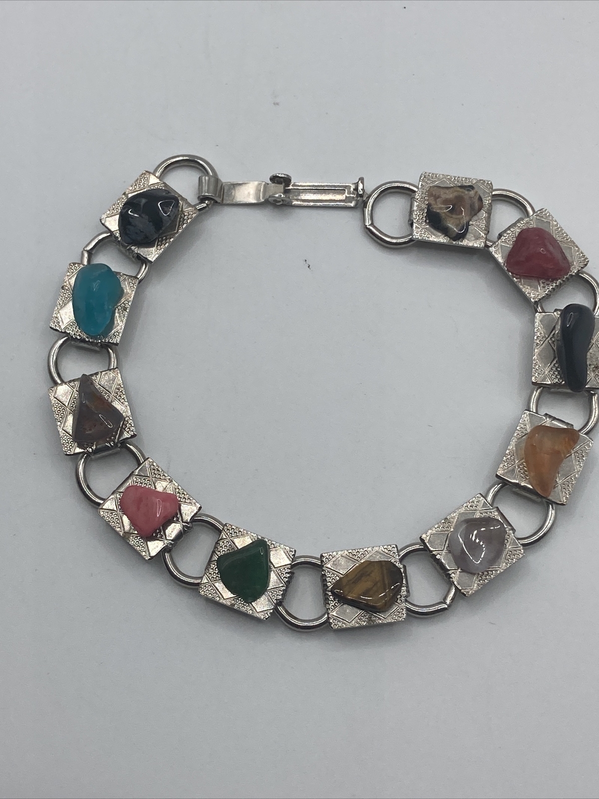 Gem Stone Chips Link Silver Tone Fold over Clasp 7″ Estate Bracelet
