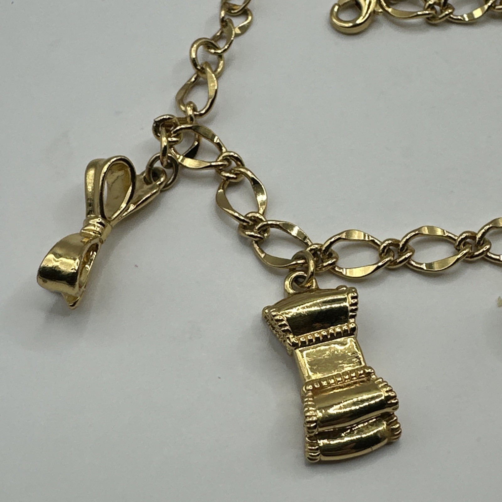 Adorable Kate Spade Charm Bracelet with Bows Gold Tone 7-8.5”