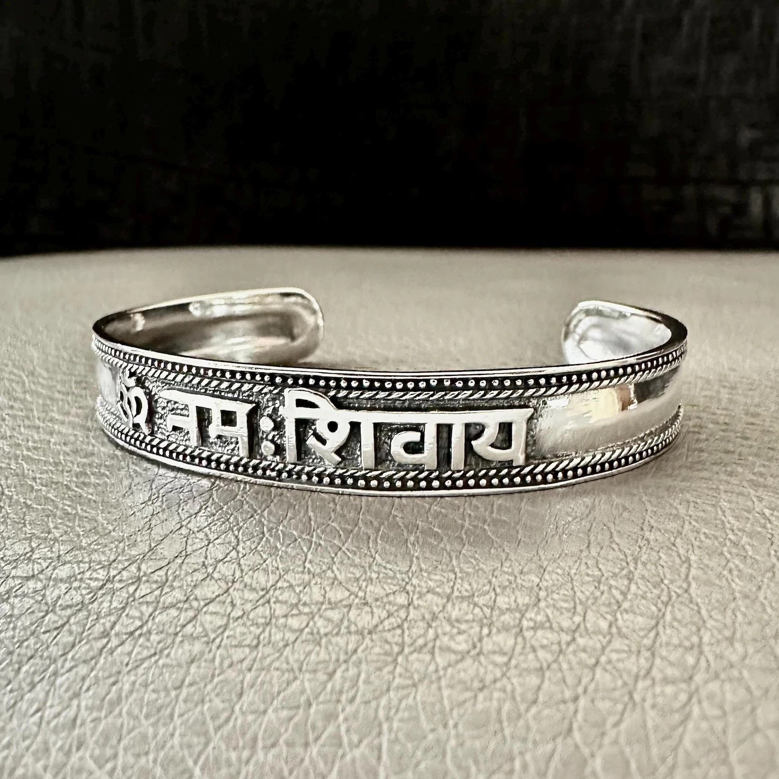 Handcrafted 925 Sterling Silver Ohm/Om Buddhism Hindi Yoga Sanskrit Bracelet