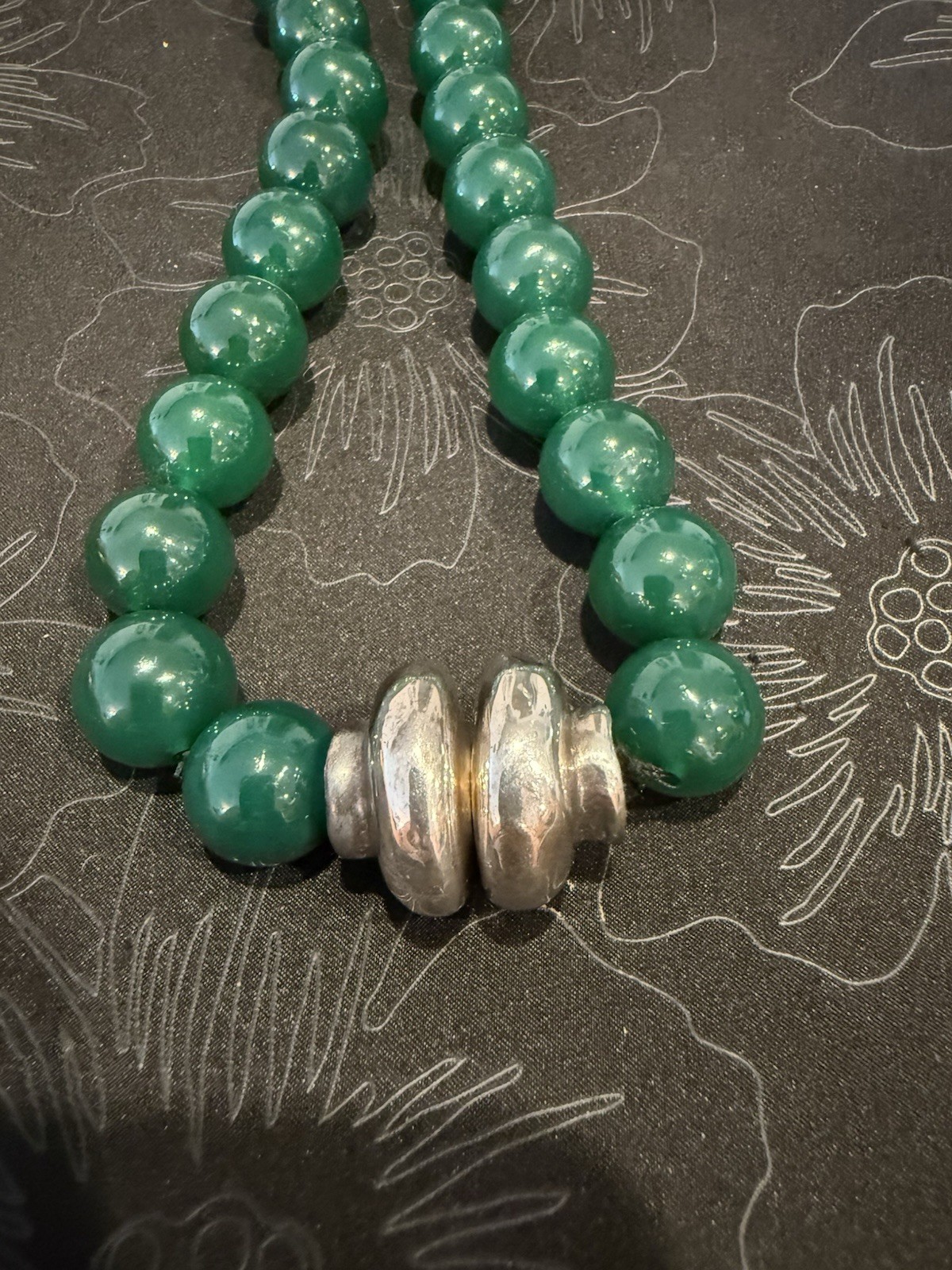 Green Round Agate Stone Beaded Necklace 19in Silver Magnetic Clasp Signed Israel