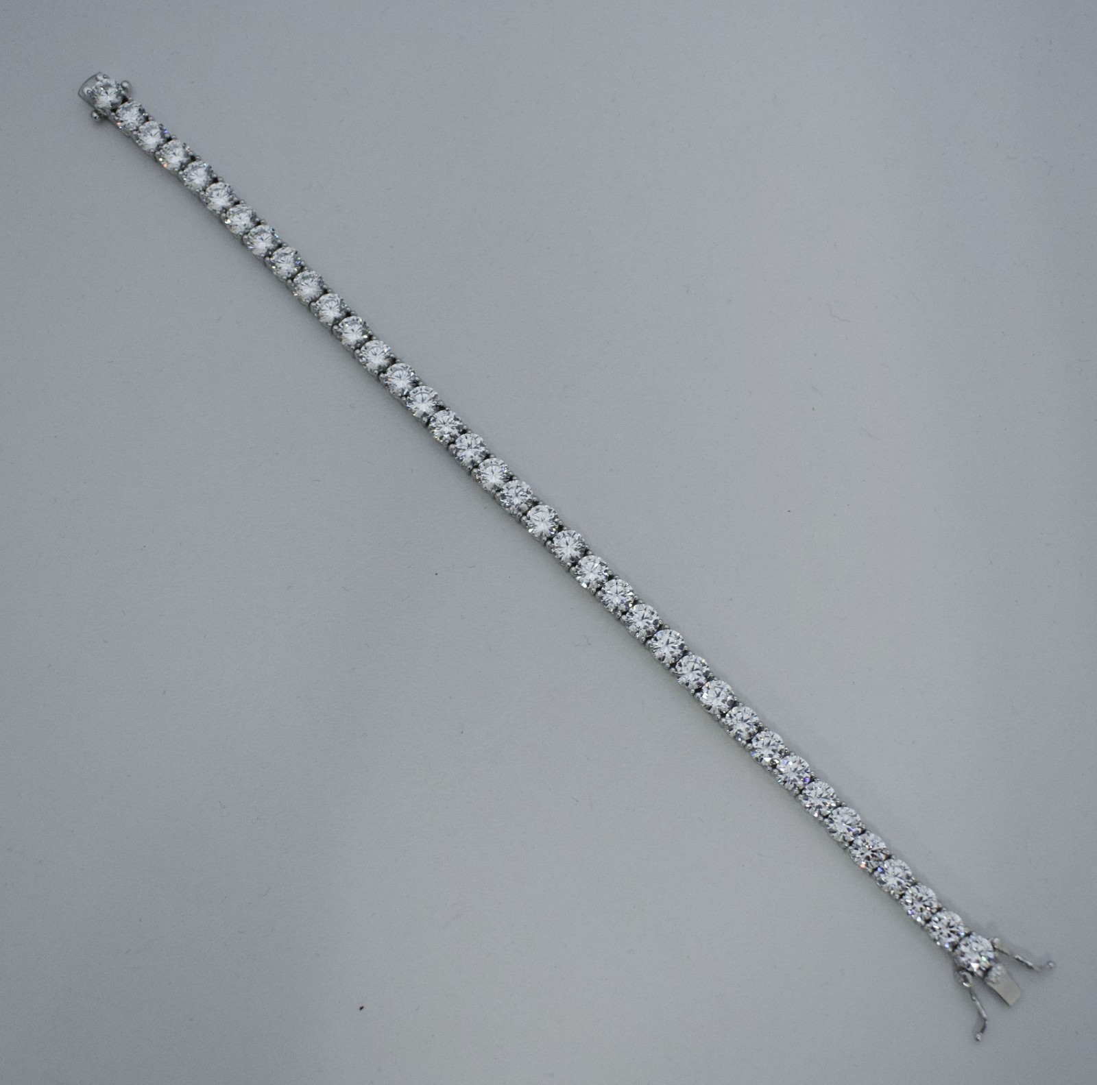 Tennis bracelet. 7 Inches Sterling silver with Cubic Zerconia. 3mm,4mm